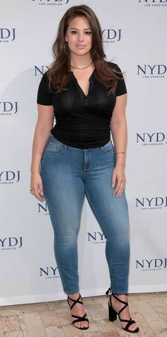 Curvy Figure Outfits, Size 12 Models Woman, Fashion Curvy Women, Plus Size Celebrity Style, Curvy Outfits Jeans, Curvy Celebrity Style, Ashley Graham Outfit, Curvy Celebrities Style, Jeans For Chubby Women