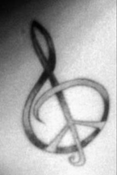 a black and white photo of a treble on the side of a person's stomach
