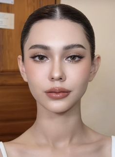 Modern Filipiniana Makeup, Look Make Up, Make Up Look For Prom, Elegant Minimal Glam Makeup, Graduation Make Up Ideas, Makeup Look For Graduation, Recognition Makeup Look, Soft Grad Makeup, Makeup Look For Prom