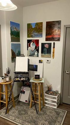 Added an accent rug to my “studio” #artist #studio #painting #paint #painter #artstudioideas #artstudioorganization #artstudiosupplies Painting In A Room, Painter Room Ideas, Painting Space In Home, Home Painting Setup Ideas, Paint Studio Ideas, Art Corner Ideas Small Spaces, Small Room Art Studio, Art Corner In Living Room, Painting Corner Ideas