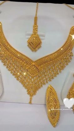 New Design Gold Necklace Set, Girly Chains, Gold Set Designs Jewelry Unique Indian, Wedding Jewellery Collection Gold, Bridal Necklace Set Gold, Gold Jwellary Design Necklaces Latest, Jewelry Design Necklace Gold, Gold Design Jewellery Necklaces, Gold Necklace Designs For Bride