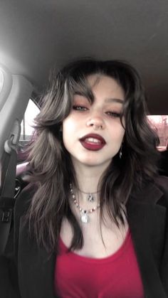 Alt Hair Cuts For Medium Hair, Grunge Hair Medium Length, Medium Length Grunge Hair, Grunge Wolf Cut Hair, Mid Length Grunge Hair, Medium Length Grunge Hairstyles, Grunge Layered Hair Medium, Wolfcut Prom Hairstyles, Grunge Butterfly Haircut