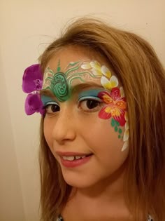 Moana style tropical Face Paint Moana, Moana Facepaint, Moana Face Paint Easy, Moana Face Painting Ideas, Moana Themed Makeup, Hei Hei Face Paint, Maui Moana Face Paint, Te Fiti Face Paint, Tafiti Moana Makeup