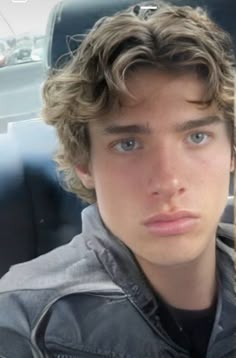 Wavy Hockey Hair, Hockey Flow Haircut Boys, Wavy Surfer Hair Men, Surfer Boy Haircut, Surfer Boy Hair, Surfer Guy Haircut, Surfer Curtain Hair Men, Hockey Hair Curly, Surfer Hair Men Curly