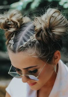 Space Buns Braided, Bubble Pigtail Braids, Bubble Braid Bun Hairstyles, Braid Buns Hairstyles, Bubble Braid Into Bun, Pigtail Bun Hairstyles, Bubble Braids Into Space Buns, Single Bubble Braid, Concert Updo Hairstyles