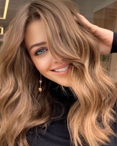 Neutral Caramel Hair, Hair Color Light Caramel, Light Caramel Hair Dye, Light Brown Bolyoge Hair, Carmel Light Brown, Light Brown Hair With Highlights Caramel Curtain Bangs, Caramel Beige Blonde, Light Brown Bolyoge, Caramel Balayage Pale Skin