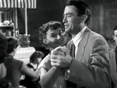 It’s A Wonderful Life, Roman Holiday Movie, Audrey Hepburn Images, Audrey Hepburn Roman Holiday, Audrey Hepburn Photos, Gregory Peck, Одри Хепберн, Black And White Movie, Roman Holiday