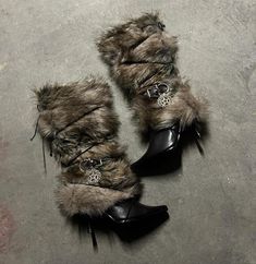 Instagram Emo Rock, Vientiane, Fur Heels, Aesthetic Shoes, Girly Shoes, Look Di Moda, Shoe Inspo, Swag Shoes, Dream Shoes