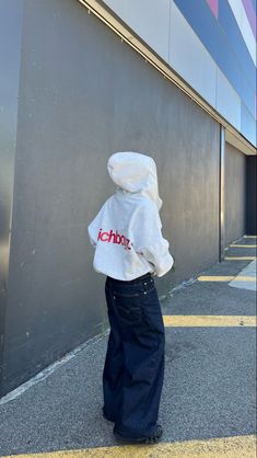 #streetstyle #hoodie #comfy  #streetwear Jeans And A Hoodie, K Streetwear, Hoodie Inspo Outfit, Graphic Hoodie Outfit, How To Style A Hoodie, Soft Streetwear Outfits, Sweat Outfit, White Hoodie Outfit, Hoodie Outfit Aesthetic