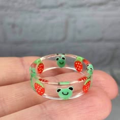 Cute Frog Things, Cute Frog Accessories, Frogcore Jewelry Ideas, Frog Core Jewelry, Froggy Jewelry Ideas, Post It Note Frog Ring, Sticky Note Frog Ring, Strawberry Cow Ring, How To Make A Frog Ring