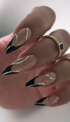 Club Nails Night, Nail Inspo For Black Prom Dress, Nails Design Black And Gold, Nails Black With Gold, Dark And Gold Nails, Nail Ideas Black And Gold, Black French Tip Nails With Gold Design, Black Prom Dress Nails, Black Dress Nail Ideas