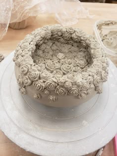 there is a cake that has been decorated with roses