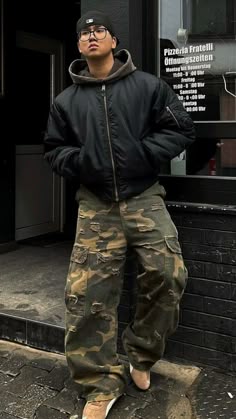 #streetwear #fashion #streetstyle #fashionista #outfitstyle Military Streetwear, Army Camo Outfit, Military Pants Outfit, Combat Pants Outfits, Camo Pant, Camouflage Streetwear Style, Camouflage Outfits Men, Cargo Camo Pants Outfit, Army Streetwear