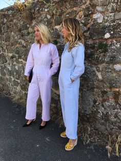 #Boonie #Boonieuk #boilersuit #jumpsuit #insta#coverall #allinone #instadaily #style #summer #sun #pastel #pink #blue #instyle #photooftheday #photography #football Boiler Suit Outfit Ideas, Boilersuit Styling, Boilersuit Outfit, Pink Work Coveralls, Blue Boiler Suit Outfit, Pink Coveralls, Boilersuit Women Uk, Boiler Jumpsuit Outfit, Pink Boilersuit Outfit