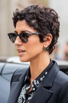 Curly Short Hair Pixie, Curly Hair Pixie Haircut, Short Curly Hair Pixie, Zendaya Pixie Cut, Curly Pixie Cut, Nathalie Emmanuel Short Hair, Curly Hair Pixie, Pixie Curly Hair, Curly Hair Pixie Cut