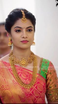 South Indian Hairstyles For Saree Simple, Simple South Indian Bride Hairstyle, South Indian Bride Hairstyle Short Hair, South Indian Bride Hairstyle Front Look, Hairstyle For South Indian Saree, Short Hairstyles For Pattu Saree, South Indian Bride Front Hairstyle, Traditional South Indian Bride Hairstyle, South Indian Bride Hairstyle Muhurtham Front