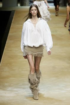 Boho Runway, Western Runway, Boho Chic Runway, Bohemian Runway, Dolce And Gabbana Spring 2006, Dolce And Gabbana Spring 2007, Isabel Marant Runway 2000s, Cowgirl Runway Fashion, Dolce And Gabbana Spring 2002
