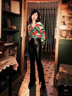 80s Fashion China, Hong Kong Retro Style, Korean 70s Fashion, Chinese 70s Fashion, Hongkong 90s Style, China 70s, 80s Fashion Asian, Retro Outfits 90s Women Party, 80s Aesthetic Fashion Retro