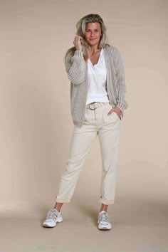 White Pants Outfit, Over 60 Fashion, Mode Casual, 60 Fashion, Fashion Over 50, White Pants, Outfits Casuales, Summer Outfits Women, Hippie Boho