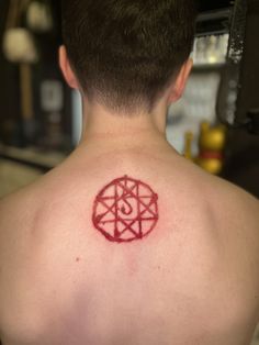 a man with a tattoo on his back that has the letter s in it and is red