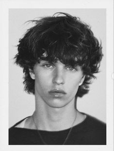 Messy Wavy Fringe, Wolf Cutmen, Mod Top Haircut Men, Layered Shaggy Fringe, Textured Bro Flow, Retro Men Hairstyle, Butterfly Haircut For Men, Mob Top Haircut, Texture Mod Cut