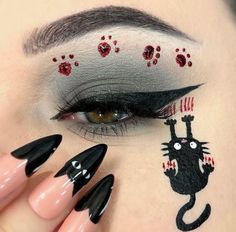 Cute Halloween Makeup Eyeliner, Eyeliner Designs Halloween, Halloween Makeup Eyeliner Only, Skeleton Eye Makeup, Cat Eyeliner Halloween, Ghost Eye Makeup, Ghost Makeup Look, Cute Eyeliner Halloween, Halloween Eyeliner Ideas