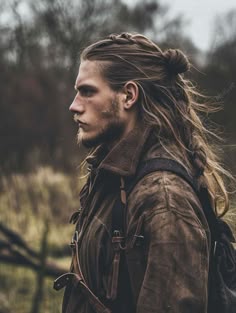 Modern Viking Aesthetic, Aquaman Hairstyle, Viking Man Hairstyle, Viking Man Hair, Viking Long Hair, Viking Men Aesthetic, Modern Viking Hairstyles For Men, Viking Hair Men, Viking Hairstyle