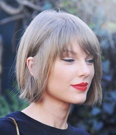 Taylor Swift Haircut Short, Taylor Swift Bob Era, Taylor Swift Bob Haircut, Taylor Swift Bangs Short Hair, Taylor Swift Haircut, Taylor Swift Bob With Bangs, Taylor Swift Short Hair, Taylor Swift Shaggy Bob, Taylor Swift Bob