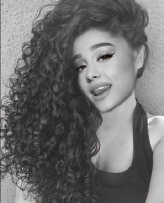 What Ariana would look like with her natural hair Ariana Brown Hair, Ariana Grande Black Hair, Ariana Grande Wavy Hair, Ariana Black Hair, Ariana Grande Neck Hair, Ariana Grande, Natural Hair Styles, Curly Hair Styles, Hair