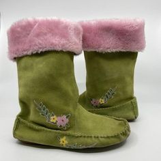 Pink And Green Boots, Cute Fairycore Shoes, Adrianne Lenker Shoes, Fairycore Slippers, Cottagecore Shoes Boots, Quirky Boots, Mossy Boots, Green Fuzzy Boots, Green Leaf Boots