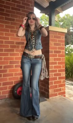 vintage 70s outfit inspo American 70s, 70s Oufit, Seventies Outfit, 70s Outift, Casual 70s Fashion, 70s Women Style, The 70s Fashion, 90s Does 70s Fashion, 70s And 80s Aesthetic