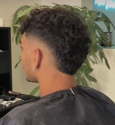 Burst Fade Long Hair Mullet, Short Curly Burst Fade, Burst Fade Long, Burst Fade V Line, Wavy Burst Fade, Brust Fade Curly Hair, Short Burst Fade V Cut, Blowout Taper V Cut, Perm Fade Men
