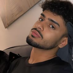 ports Light Beard Styles, Thick Masculine Eyebrows, Curly Hair Goatee Combo, Arab Haircut Curly, Halal Haircuts For Men, Xxxtentacion Curly Hair, Low Taper Arab, Middle Eastern Fade, Faded Beard Styles