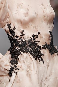 Floral Lace Embroidered Dress, Unique Lace, Floral Embroidered Lace, Modern Lace, Lace And Flowers, Luxury Fitted Lace With Intricate Embroidery, Intricate Lace Embroidery Detail, Lace Runway Fashion, Lace Detail Fashion