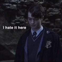 Tom Riddle Snapchat, Tom Riddle Funny Pictures, Funny Tom Riddle, Funny Tom Riddle Pics, Harry Potter Reaction Pics, Mattheo Riddle Reaction Meme, Slytherin Boys Memes, Harry Potter Curses, Quiz Harry Potter