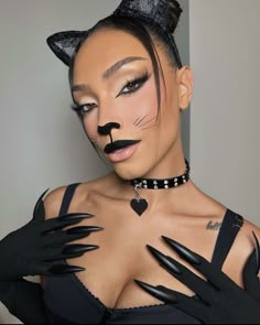 Cat Halloween Costume Makeup, Black Cat Halloween Costume Makeup, Black Cat Costume For Women Makeup, Black Cat Costume Makeup, Cat Woman Halloween Makeup, Cat Woman Eye Makeup Halloween, Black Cat Makeup Halloween, Cat Makeup Halloween Pretty, Black Cat Makeup Halloween Pretty