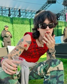 Jake Webber Inspired Outfits, Jake Webber Fashion, Jake Webber Tattoo Tour, Jake Webber Outfits, Jake Webber Coachella Outfit, Jake Webber Aesthetic, Jake Webber Coachella, Jake Webber Sunglasses, Jake Webber Crop Top