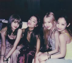 Jennie And Rosé Selca, Ariana And Blackpink, Ariana Grande And Blackpink, Blackpink With Ariana Grande, Blackpink And Selena Gomez, Selena Gomez And Blackpink, Blackpink Selena Gomez, Blackpink With Selena Gomez, Dua Lipa And Blackpink