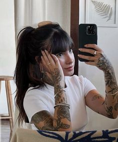 Arm Hair And Tattoos, Classy Tattooed Women, Tattooed Aesthetic, Tatted Baddie, Tattooed Woman Aesthetic, Tattoed Women Aesthetic, Girls With Tattoos, Women With Tattoos, Tattooed Woman