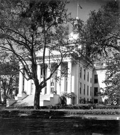 an old black and white photo of the state capitol building