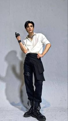 Full Body Hyunjin, Stray Kids Concert Outfit Men, Hyunjin Cardboard Cutout, Hyunjin Full Body Pic, Hyunjin Full Body Photo, Hyunjin Stray Kids Outfit, Hyunjin Pants Case 143, Seonghwa Guerrilla Outfit, Skz Felix Stage Outfits