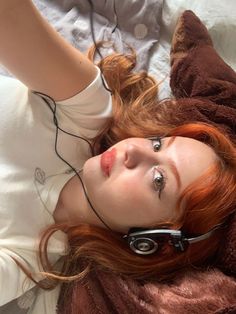 Ginger Avatar, Pretty People Ginger, Ginger Girl Aesthetic, Ginger Hair Girl Aesthetic, Ginger Girl Pfp, Ginger Hair Aesthetic Girl, Ginger Haired Girl Aesthetic, Ginger Hair No Face, Ginger Hair Faceless Aesthetic