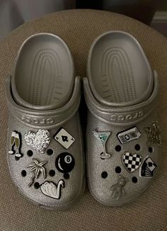 Sandal Crocs Aesthetic, Sandal Crocs, Crocs Aesthetic, Chaussures Crocs, Crocs Fashion, Crocs Jibbitz, Shoe Inspo, Girly Shoes, Swag Shoes