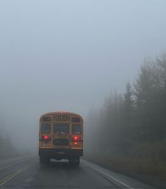 Halloween vibe Old Halloween, Spooky Halloween Aesthetic, Halloween Season Aesthetic, My Spooky Season Vibe, Halloween Aesthetic 2000s, Halloween Film Aesthetic, Early 2000s Halloween Aesthetic, Halloween Vibes Aesthetic, Grunge Halloween