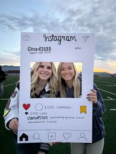 #seniorsunday #senior #seniors #seniorpictureideas Senior Last Day Of School Ideas, Senior Sunrise Posters Polaroid, Senior Sunrise Poster Ideas, Senior Sunrise Posters 2024, Senior Sunset Frame, Senior Sunrise Frame Ideas, Senior Sunrise Activities, Senior Year Activities, Senior Sunrise Posters