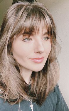 Bangs Just Above The Eyebrow, Short Hairstyles For Straight Hair With Bangs, Girls Cut With Bangs, Girls Bangs Haircut, Girl Bangs Haircut, Girls Haircut With Bangs, Short Hair Cut With Bangs For Girl, Textured Fringe Girl, Girl Bob Haircut With Bangs