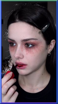 Vampire Makeuo, Vampires Halloween, Creative Vampire Costume, Costume Halloween Vampire, Vampiro Costume, Makeup Vampiro, Vampira Makeup, Make Up Vampiro, Vampire Style Makeup