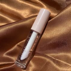 Iced Coffee Lip Gloss, Light Brown Lip Gloss, Brown Lip Gloss Aesthetic, Lipgloss Brown, Lip Gloss Brown, Brown Glitter Lip Gloss, Brown Lip Gloss Bottle, Shiny Gold Lip Gloss, Lip Gloss With Gold Shimmer