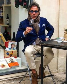 #style #manstyle #classe Sprezzatura Fashion, Look At This Distinguished Gentleman, Southern Gentleman Outfit, The Gentlemen Series Style, Sprezzatura Style For Men Casual, Sprezzatura Style For Men, Well Dressed Men Over 50 Casual, Gentleman Movie Style, The Gentlemen Movie Fashion