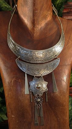 Gorgeous Hmong Miao Hill Tribe Necklace by CultureCross on Etsy Miao Silver Necklace, Ethnic Necklace, Cultural Jewelry, Tribe Jewelry, Indigenous Jewelry, Vintage Hmong Jewelry Inspiration, Hmong Jewelry, Antique Hmong Jewelry, Hmong Necklace Design Inspiration